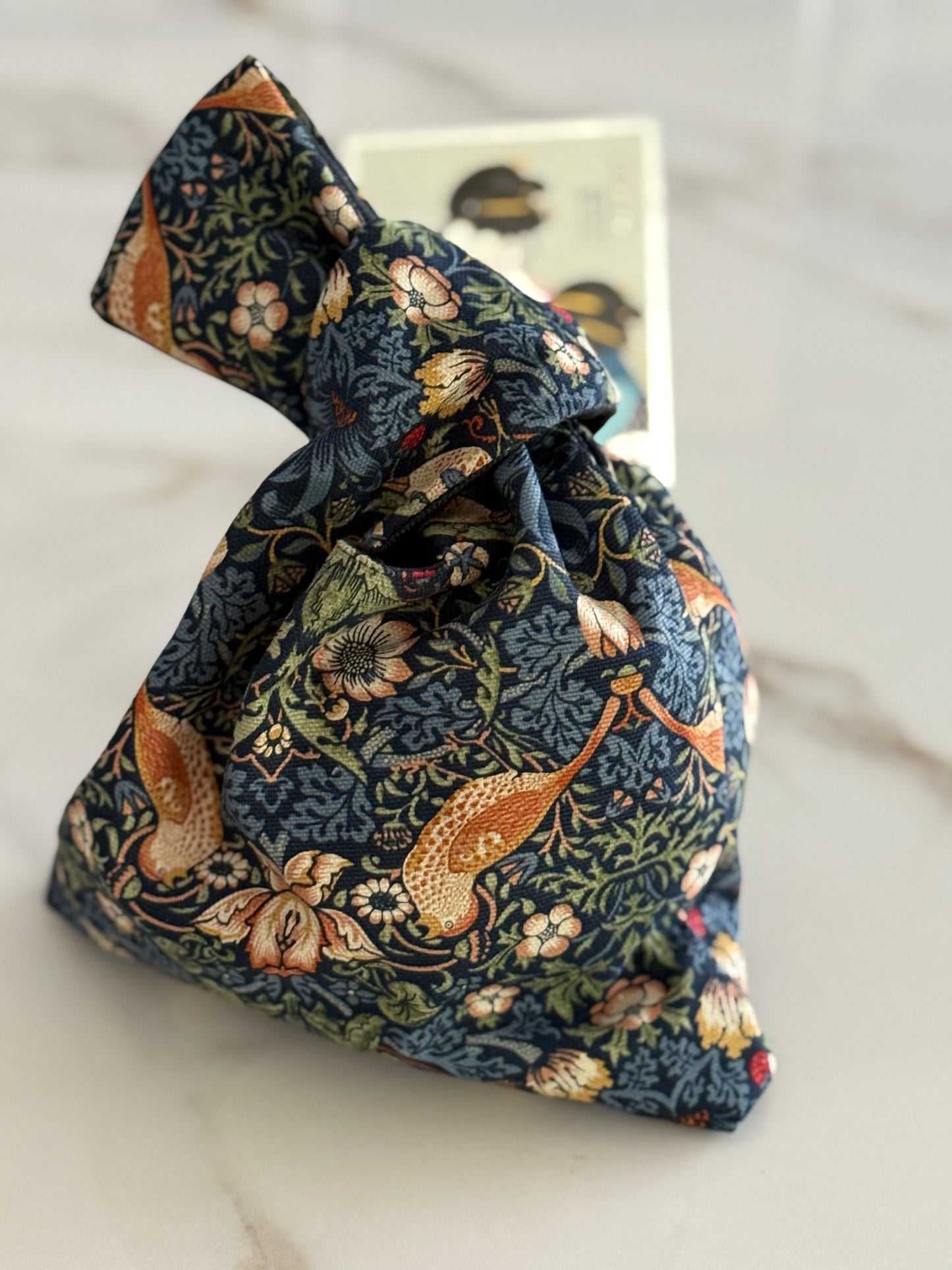 Bond reversibile in jeans nero e tessuto Made in Japan - collezione “Best of Morris” di Barbara Brackman