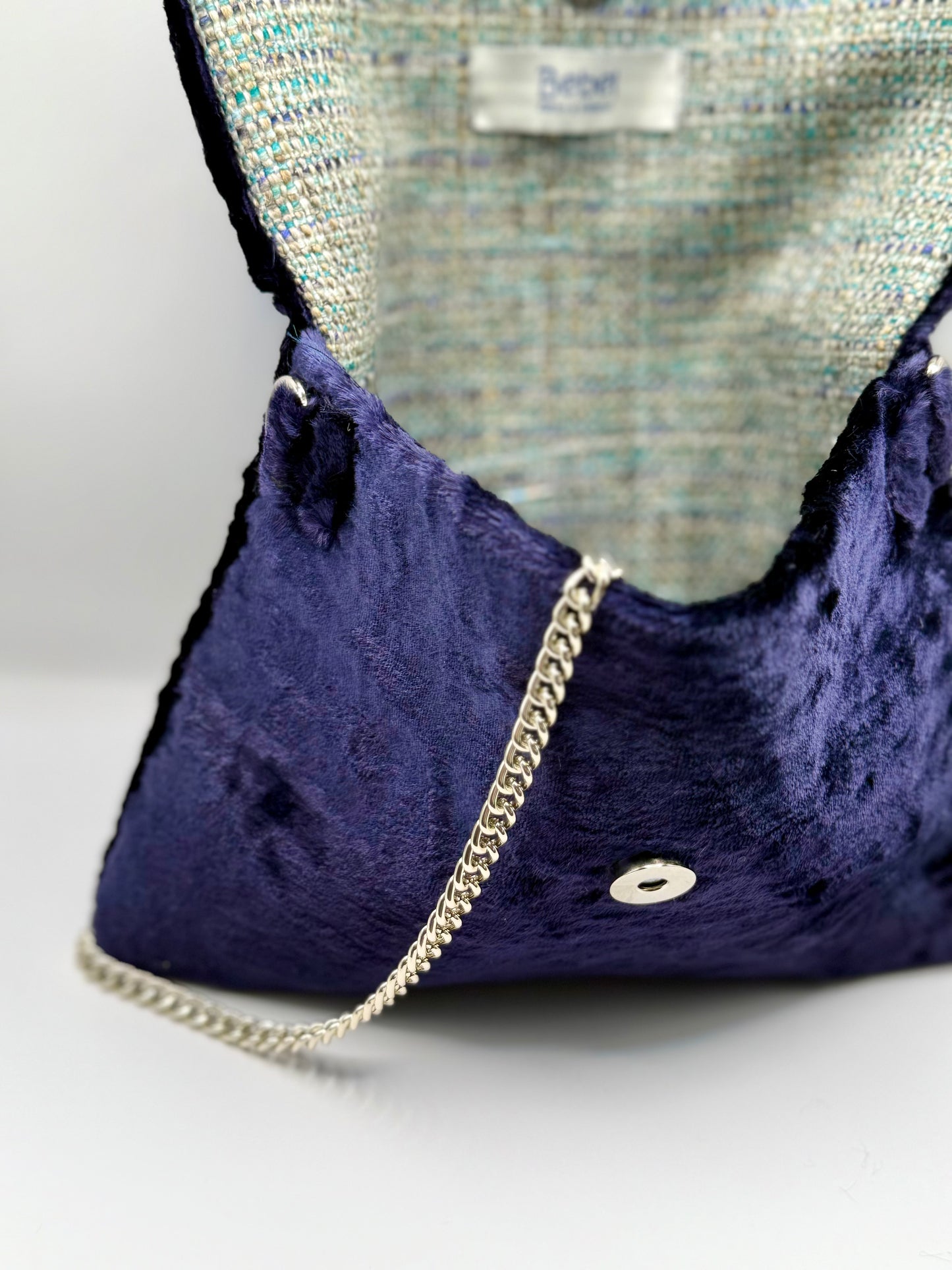 Clutch in velluto viola