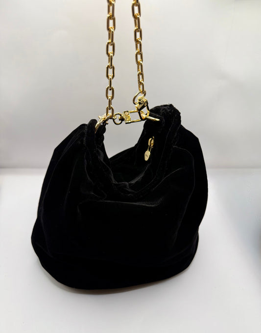 Bignè velluto nero con catena