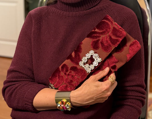 Clutch broccato porpora a fiori con fibbia gioiello