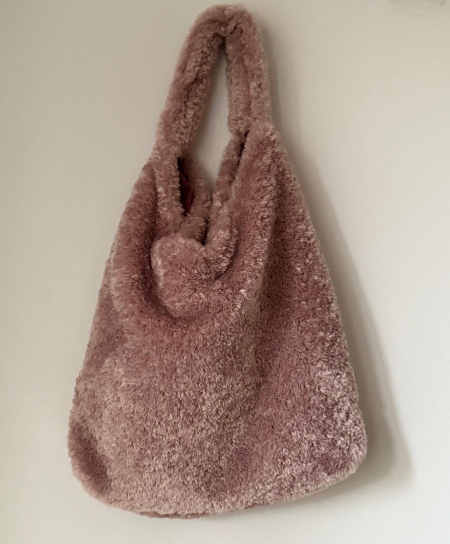 Angie Bag in tessuto di pelo sintetico rosa cipria