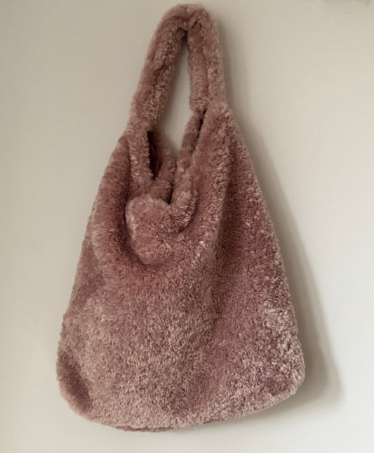 Angie Bag in tessuto di pelo sintetico rosa cipria