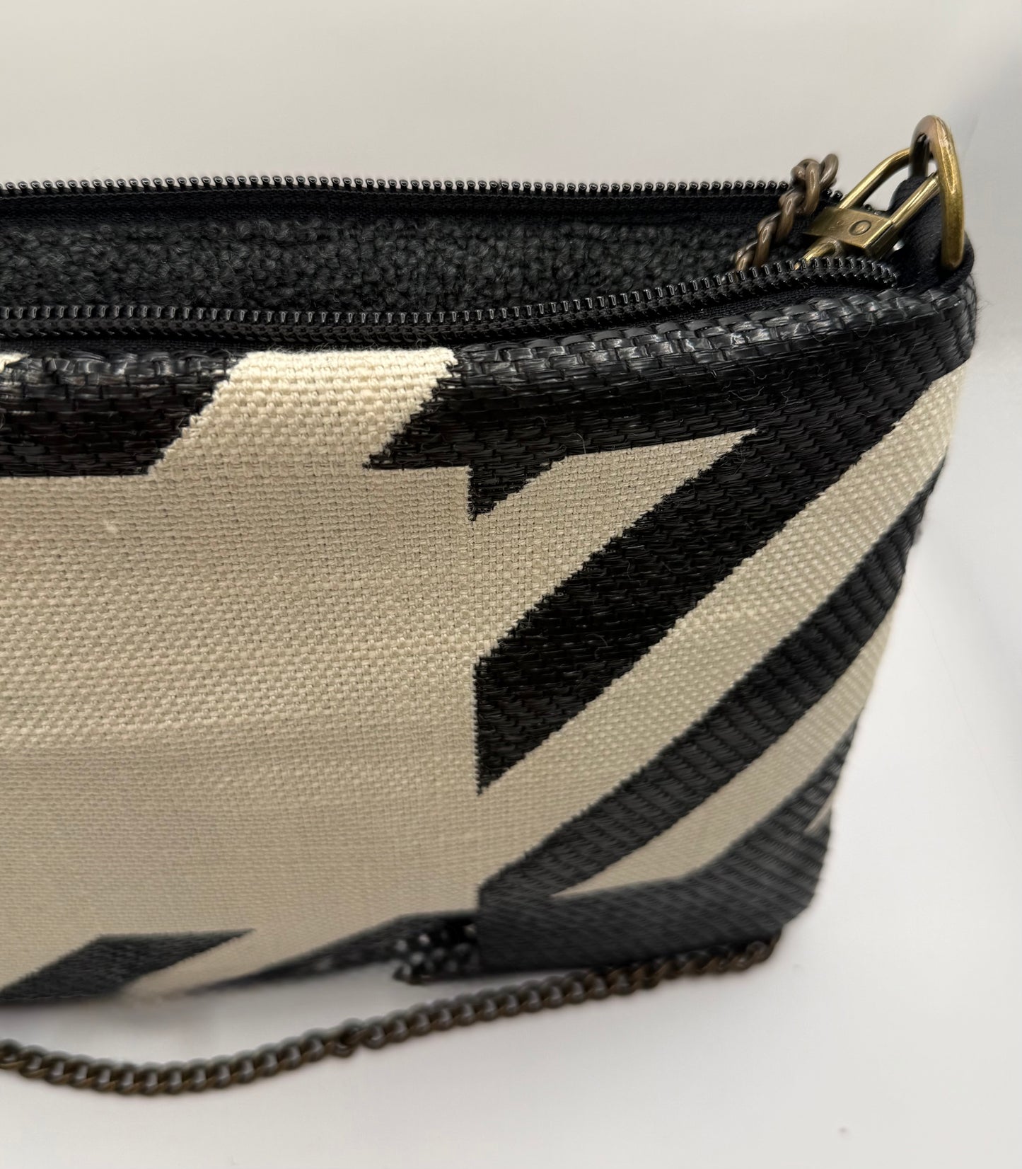 La Poshetta Jacquard a motivo geometrico panna e nero