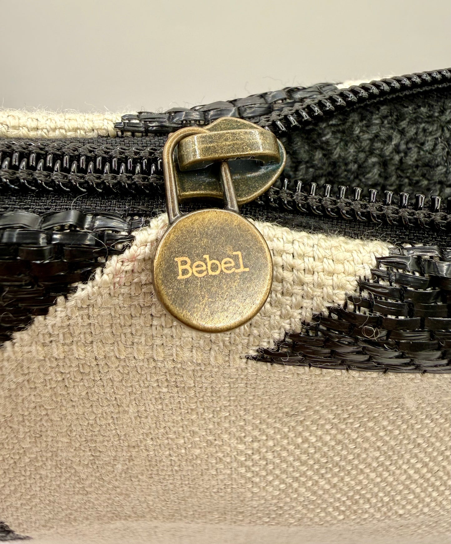 La Poshetta Jacquard a motivo geometrico panna e nero