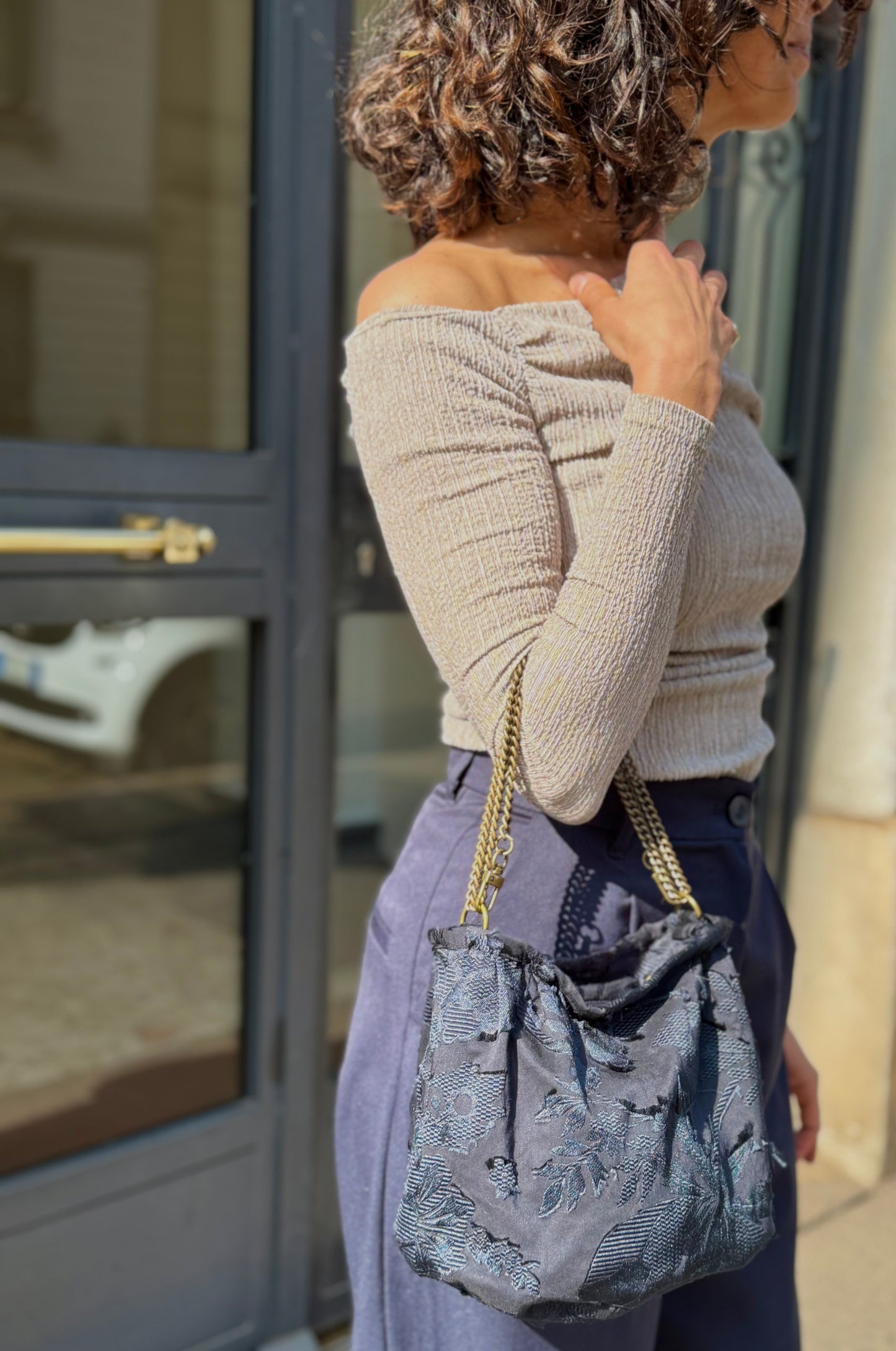 Bignè Jacquard blu notte a fiori in rilievo