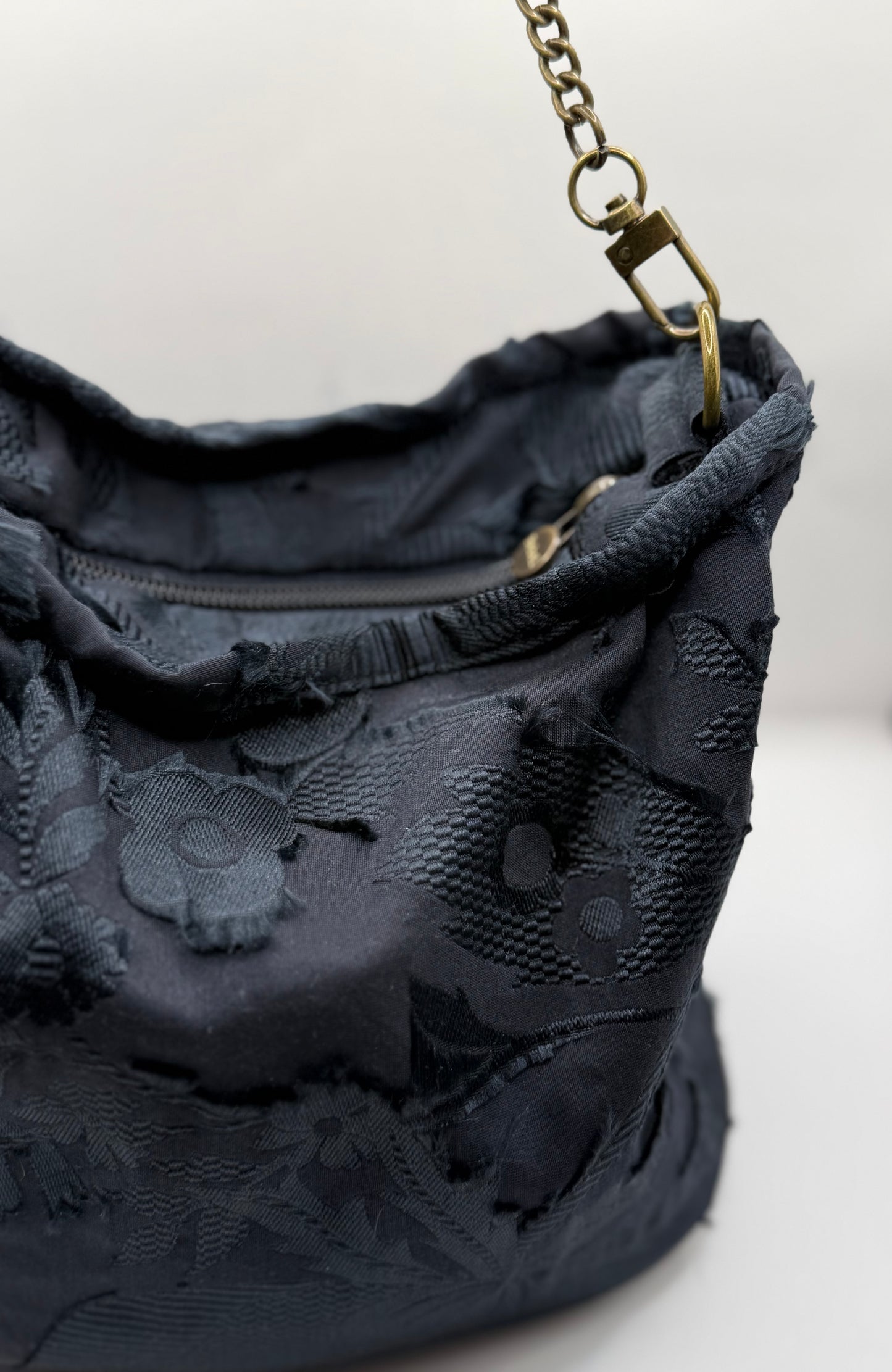 Bignè Jacquard blu notte a fiori in rilievo