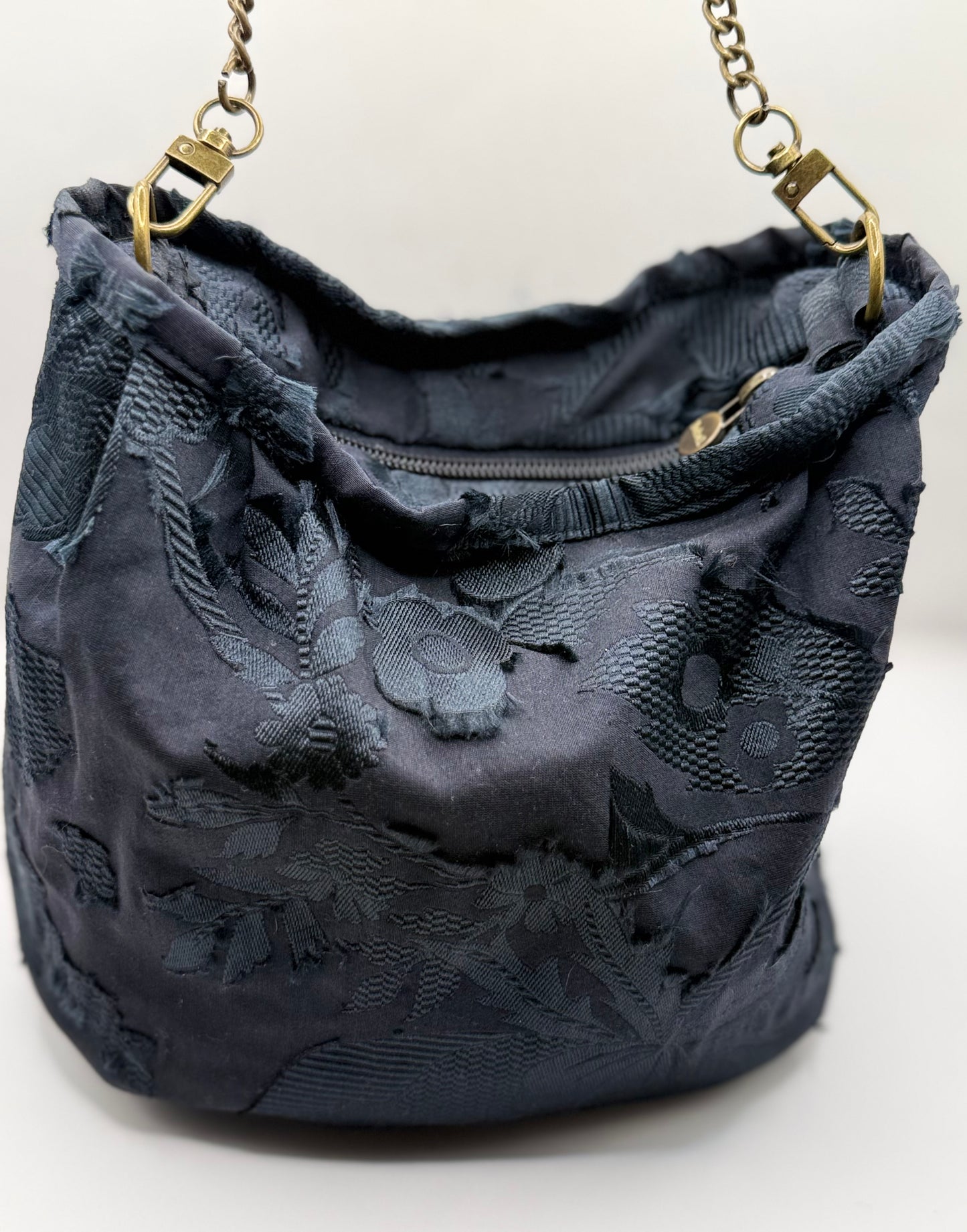 Bignè Jacquard blu notte a fiori in rilievo