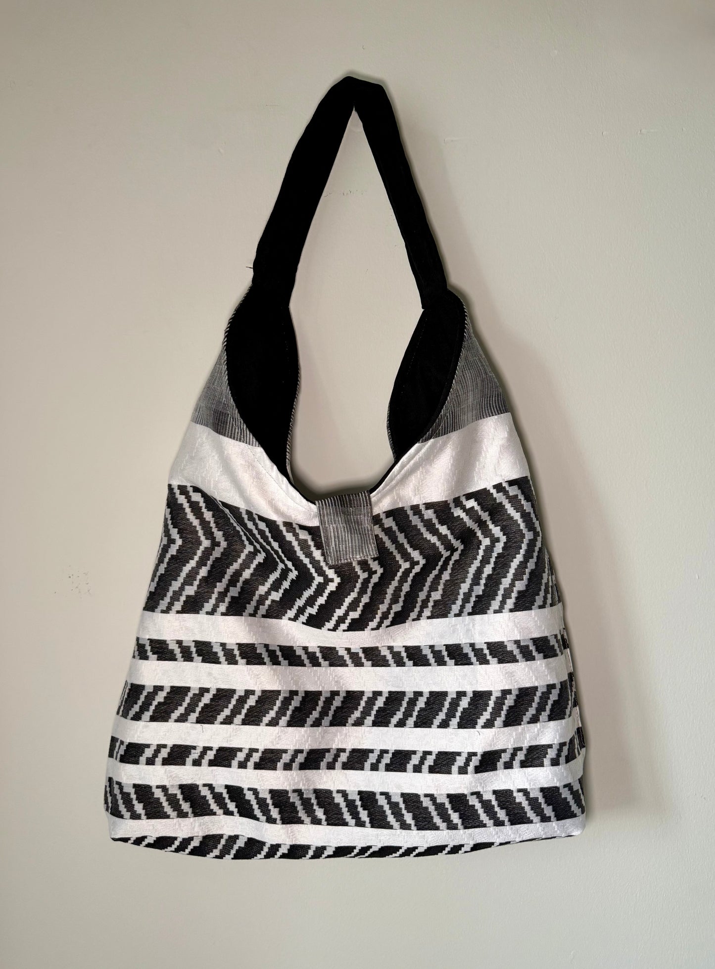 Angie Bag Jacquard bianca e nera reversibile - Retro nero