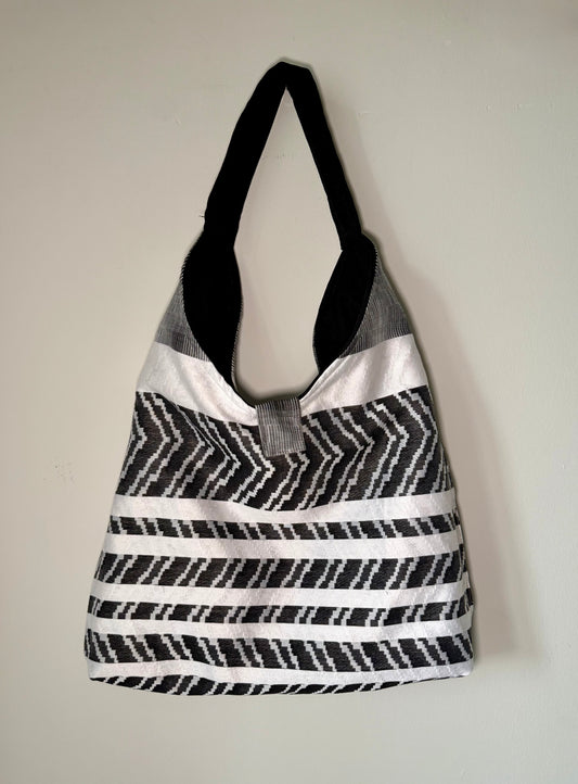 Angie Bag Jacquard bianca e nera reversibile - Retro nero