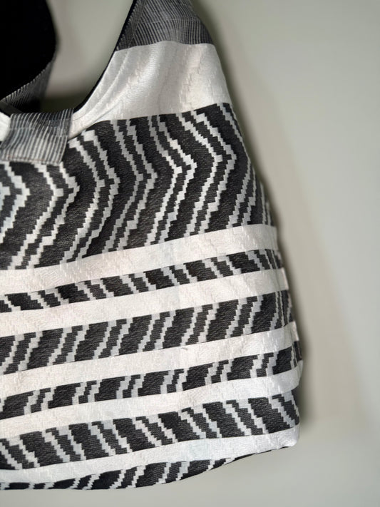 Angie Bag Jacquard bianca e nera reversibile - Retro nero