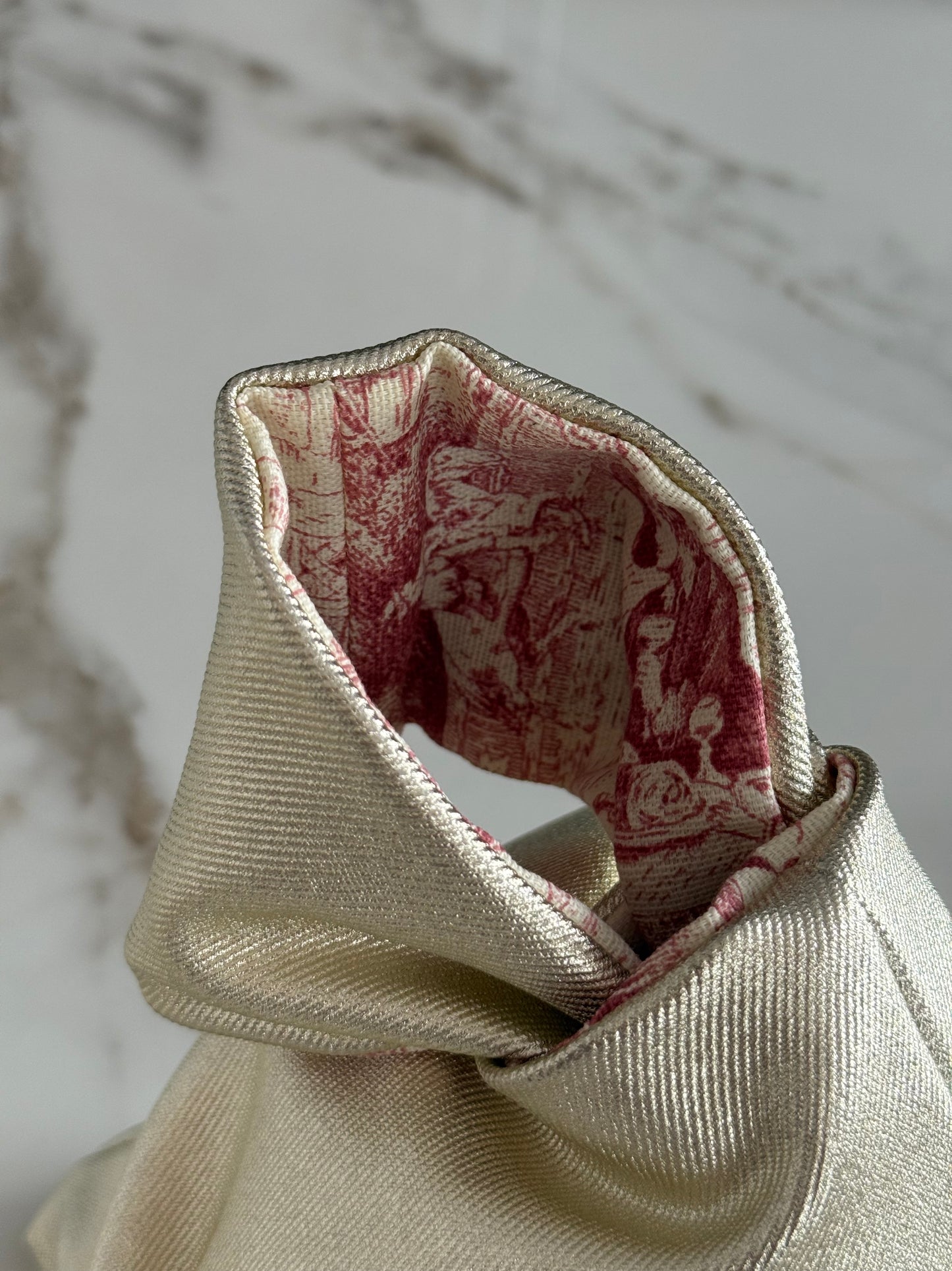 Bond reversibile in jeans oro e toile de jouy rosso