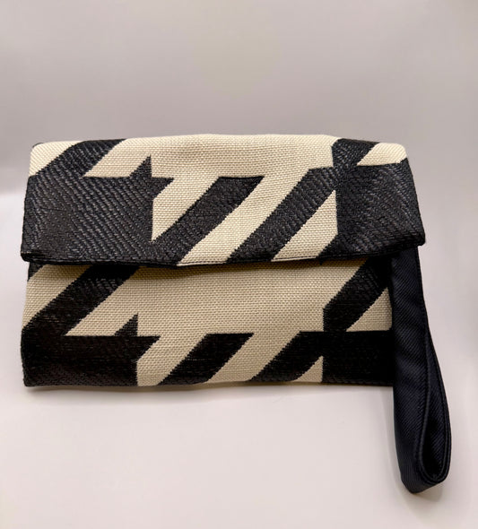 Clutch jacquard a motivo geometrico panna e nero