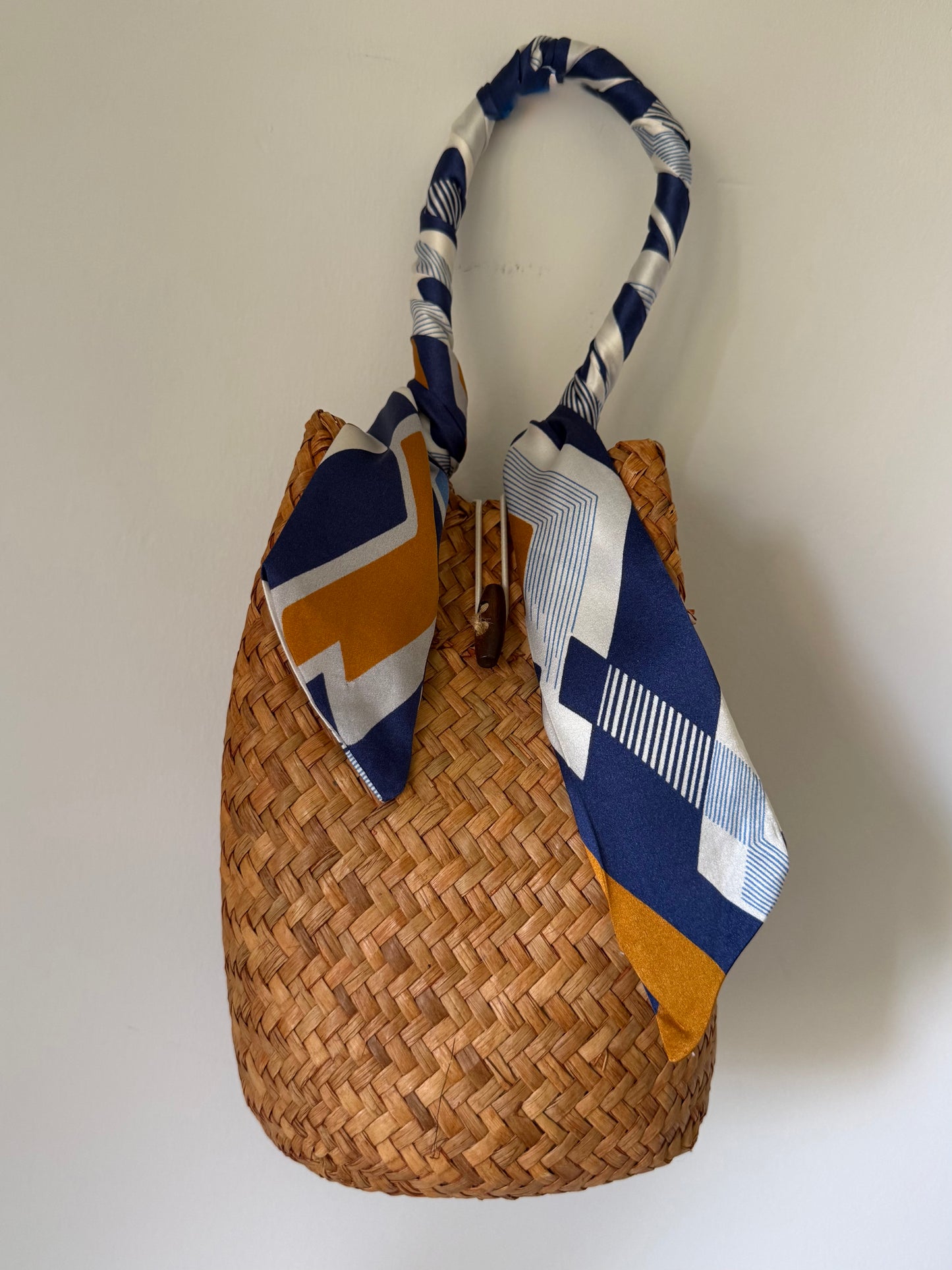 Sandy Bag - Twilly in seta motivi geometrici blu e ocra - Personalizzabile con le iniziali