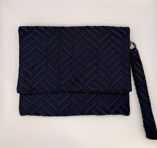 Clutch tessuto jacquard blu e nero
